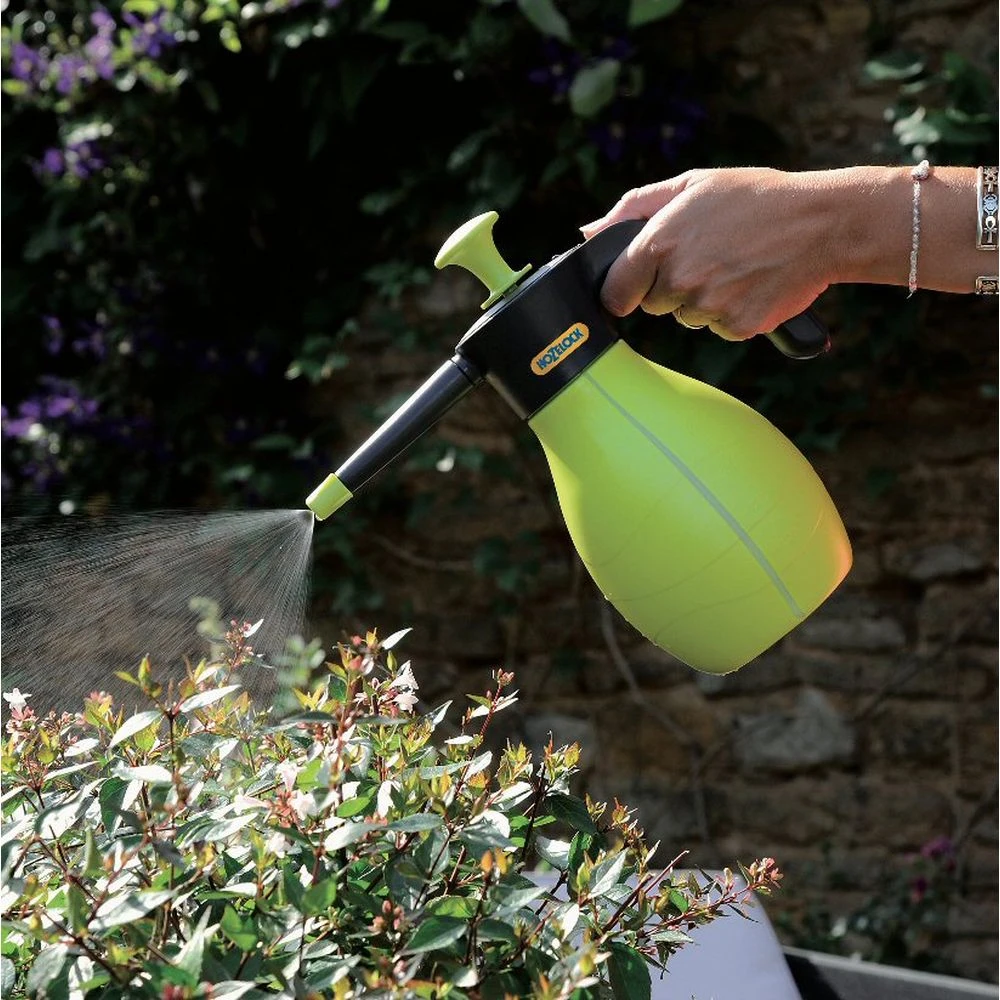 Hozelock 1 Litre Evolution Pressure Sprayer (Choice Of 3) 2 Hozelock 1 Litre Evolution Pressure Sprayer (Choice Of 3) - Image 2
